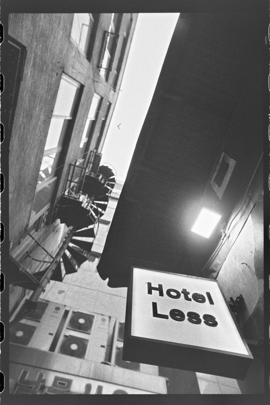 Hotel Less, Ray Punktberg